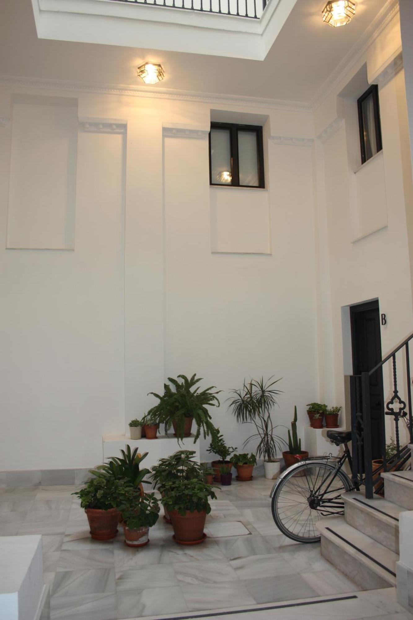 San Luis Downtown & Pool Sevilha